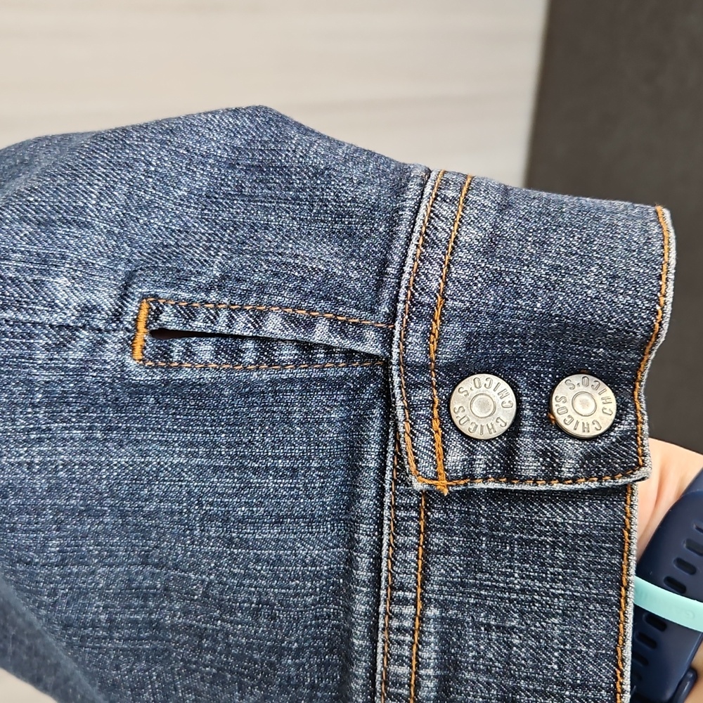 Chico’s cropped denim capris dark wash button‑tab hem - Picture 3 of 6